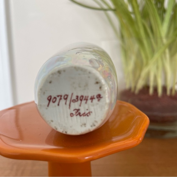 Vintage iridescent art glass vase - Picture 5 of 8